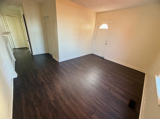 Building Photo - 26 Clarence St