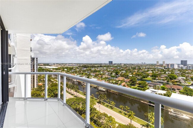 Building Photo - 3640 Yacht Club Dr