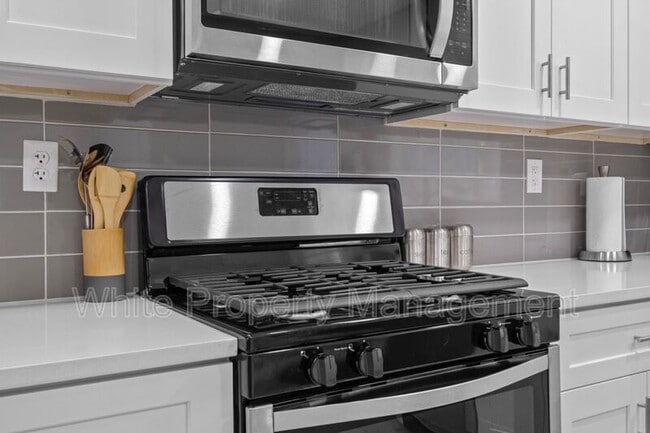 Building Photo - 2620 Englehardt St