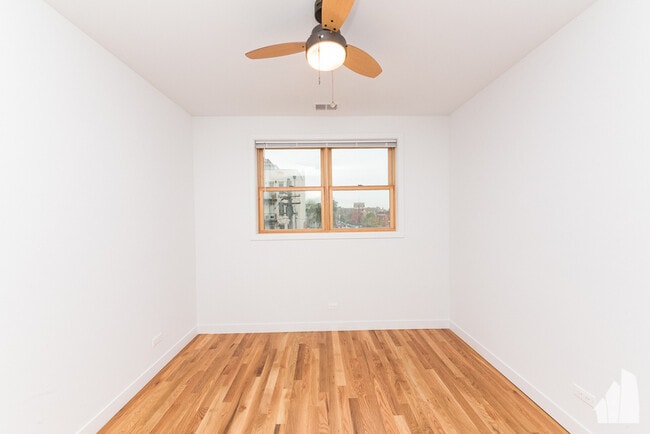 Building Photo - 806 S Claremont Ave