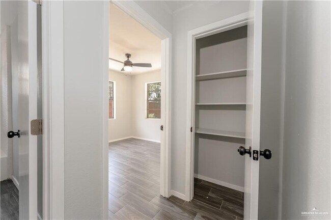 Building Photo - 25 Quince Ave