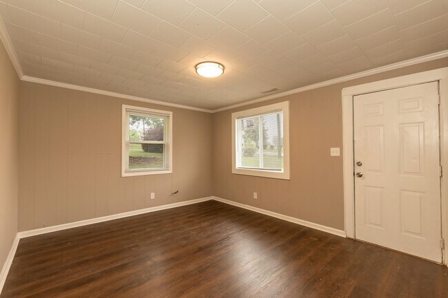 Building Photo - One Bedroom Private Residence