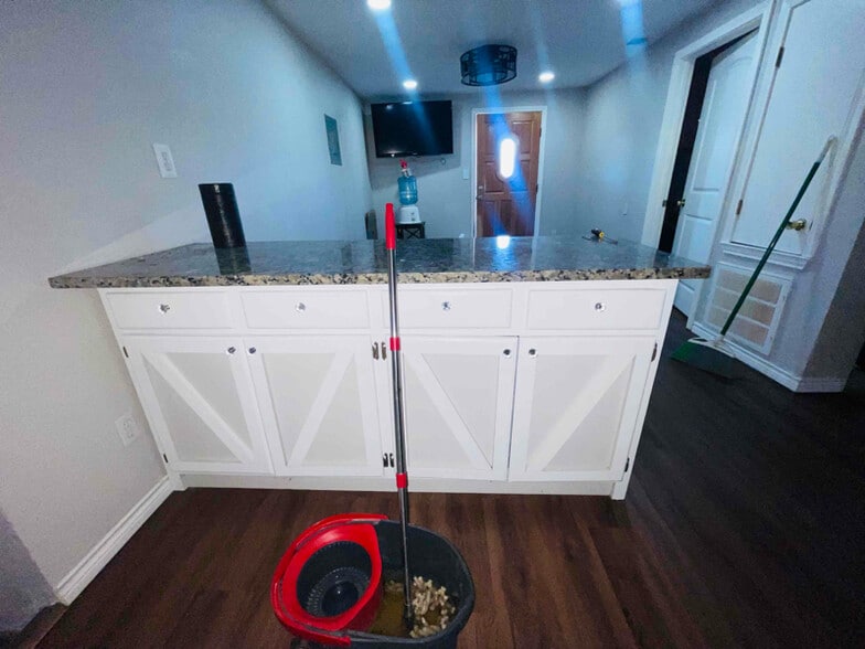 Building Photo - 1416 Vickers Ave