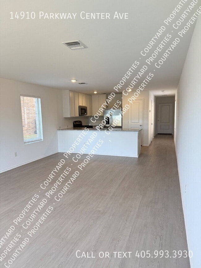 Building Photo - 14910 Parkway Center Ave