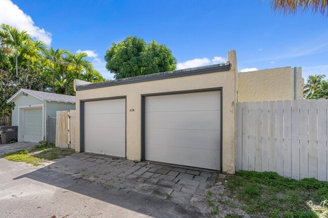 Building Photo - 419 30th St