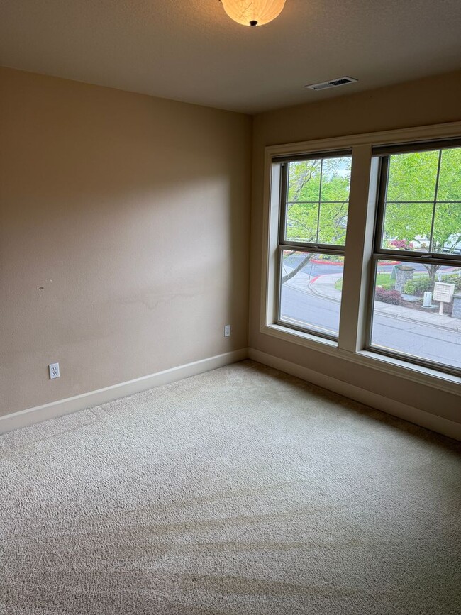 Building Photo - Large Rock Creek Single Family Home
