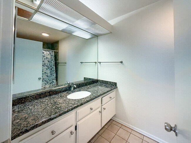 Building Photo - 407 Shoreview Dr