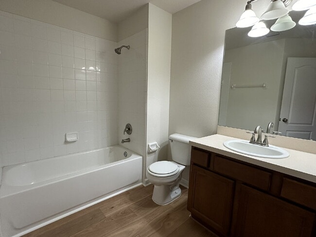 Building Photo - "Spacious 3-Bed Townhouse with 2.5 Baths in Beautiful Bradenton!"