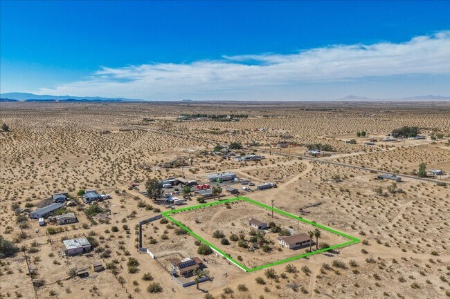 Building Photo - 2 Bedroom Home on 1.8 Acre Lot