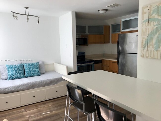 Building Photo - 719 Meridian Ave