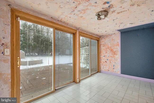 Building Photo - 6561 Shady Side Rd