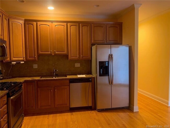 Building Photo - 5 Pondview Cir