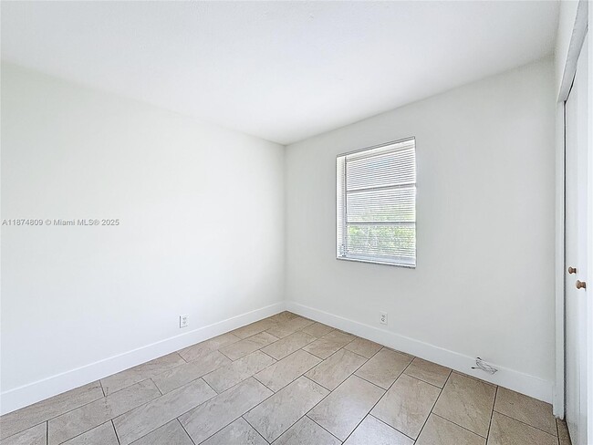 Building Photo - 1379 Seaview