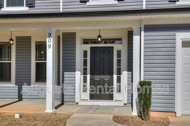 Building Photo - 909 Chesford Dr