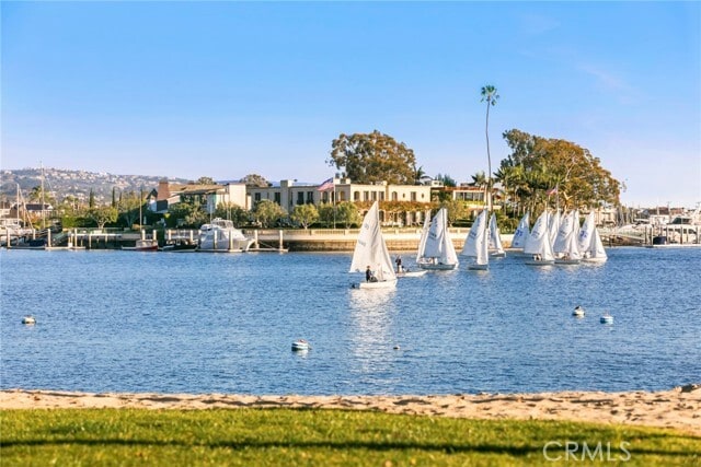 Building Photo - 2572 Bayshore Dr