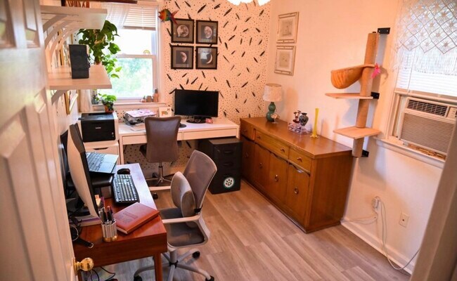 Building Photo - 1095 West Cir