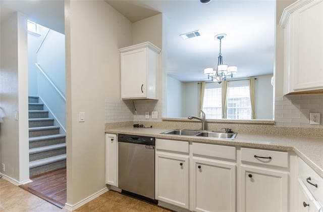 Building Photo - 2212 Canterbury Park Dr