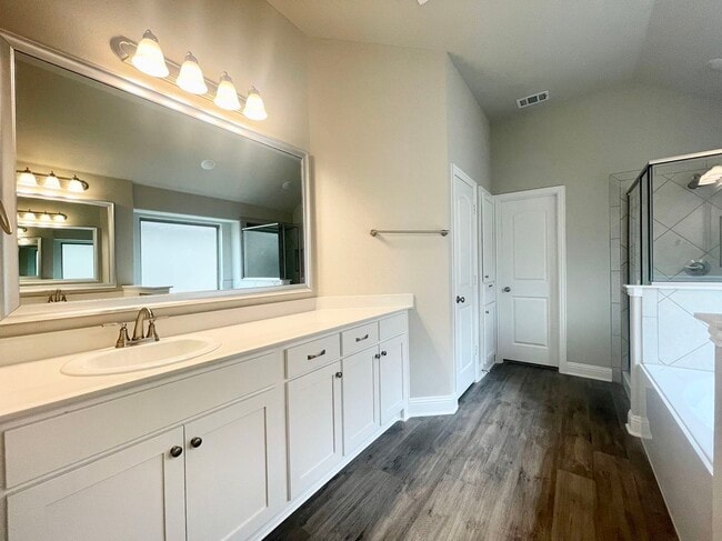 Building Photo - 3002 Pronghorn Dr