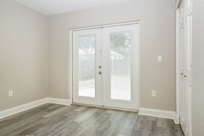 Building Photo - 1616 27th Ave E