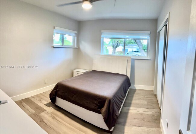 Building Photo - 19340 NE 18th Ct