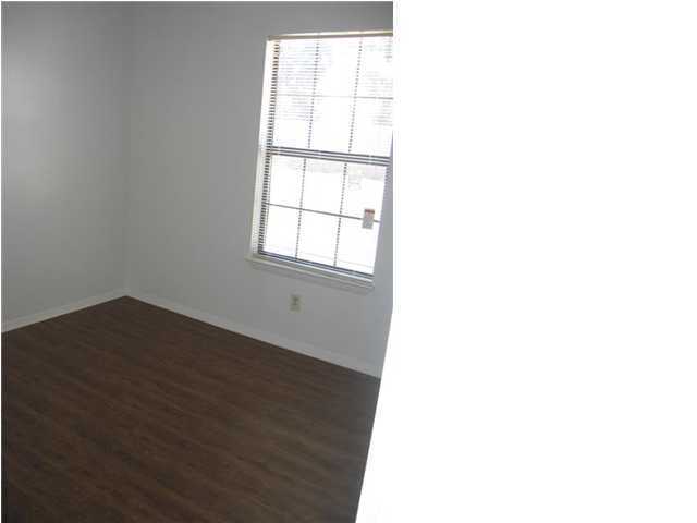 Building Photo - 475 Lake Ave