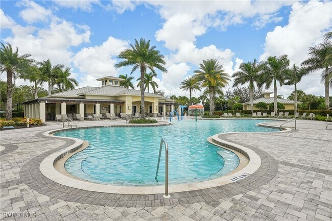 Building Photo - 2080 Wellington St