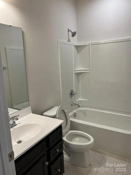 Building Photo - 2596 Grantham Place Dr