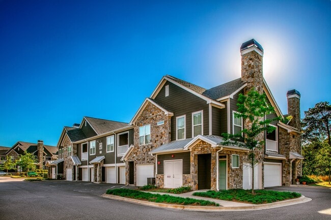Building Photo - Retreat at Greystone