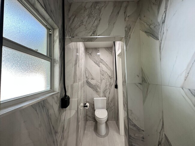 Building Photo - Cozy 1-Bedroom Cottage | All Utilities Included | Pet-Friendly