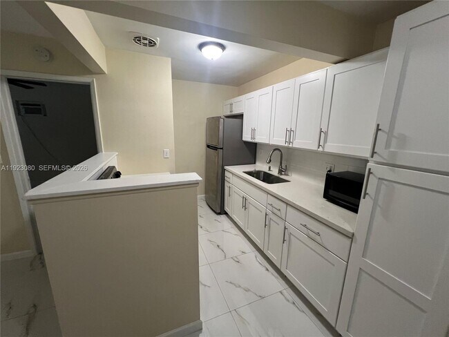 Building Photo - 5861 NE 18th Ave