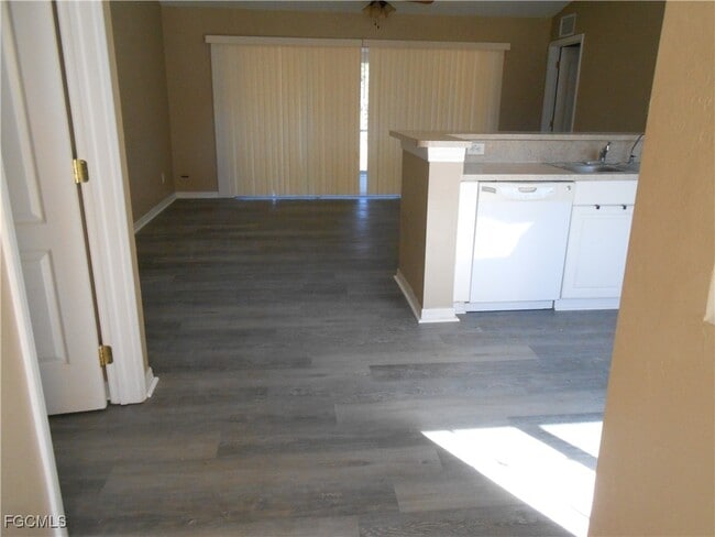 Building Photo - 3208 71st St W