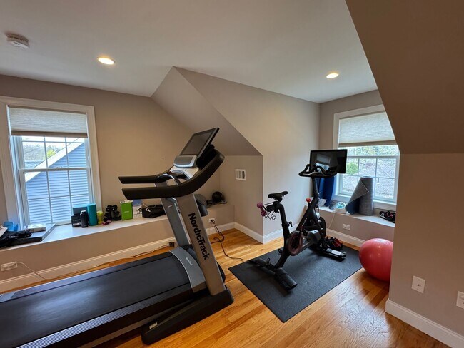 Building Photo - Waltham 3 bed 2.5 Bath