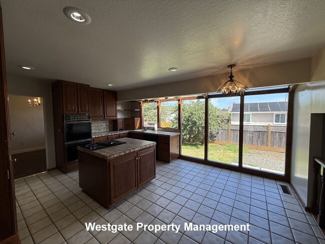 Building Photo - 328 Smith Dr