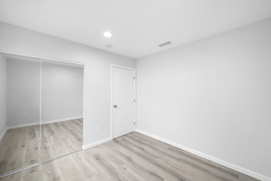 Building Photo - 536 South St