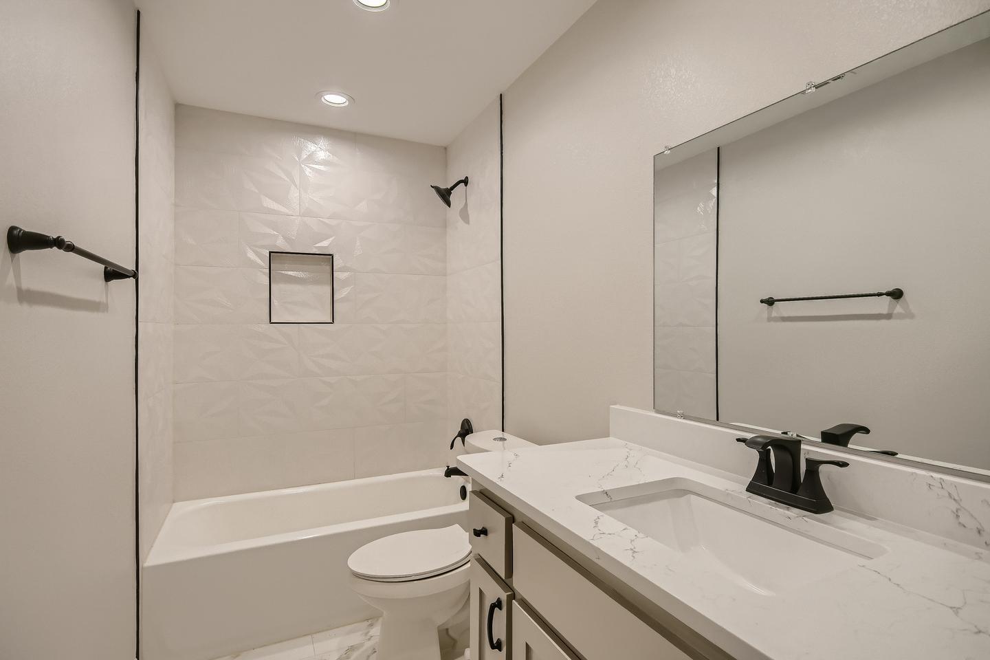 Building Photo - Charming Prestonwood home with peaceful backyard oasis