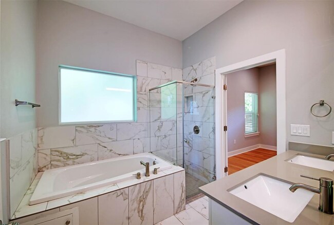 Building Photo - 7600 Carver Ave