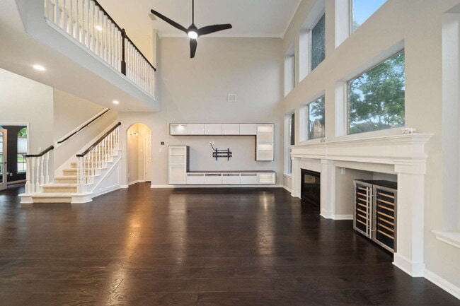 Building Photo - Executive Home with Sparkling Pool and Outdoor Entertainment Area