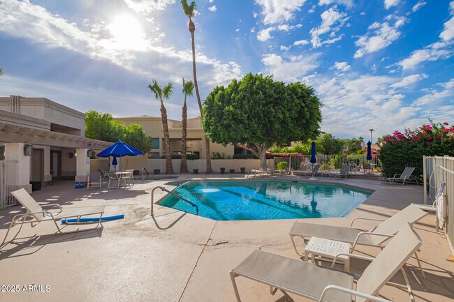 Building Photo - 10080 E Mountainview Lake Dr