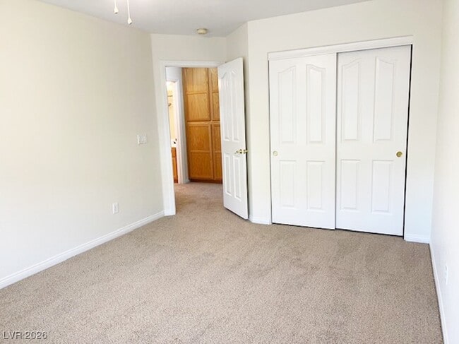 Building Photo - 16 Oak Hollow Ct