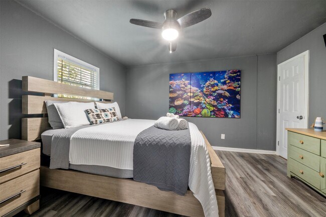 Building Photo - 3218 Ave Q 1/2