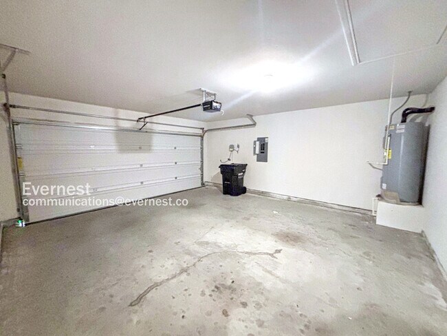 Building Photo - 3213 Perman Dr