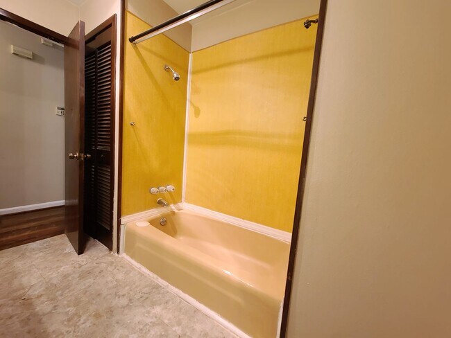 Building Photo - Great 3/2 Single Family Home in Casa Linda
