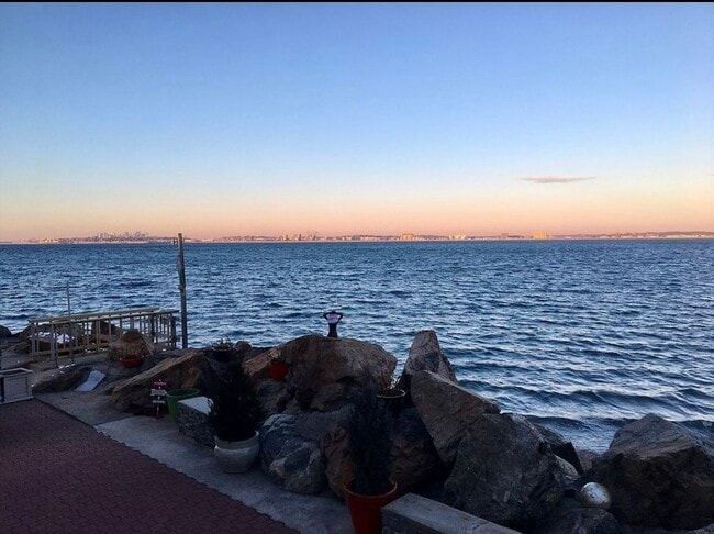 Building Photo - 39 Castle Rd