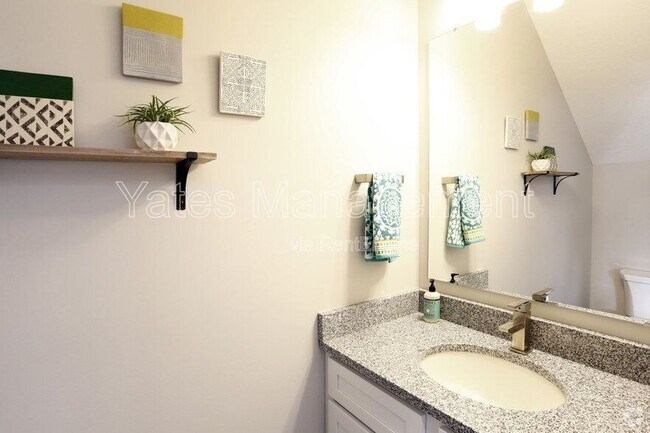 Building Photo - 115 Valor Dr