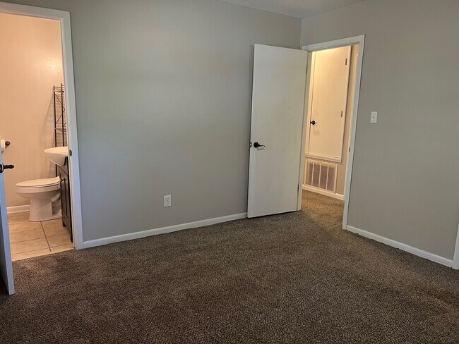 Building Photo - 2053 Mims Rd