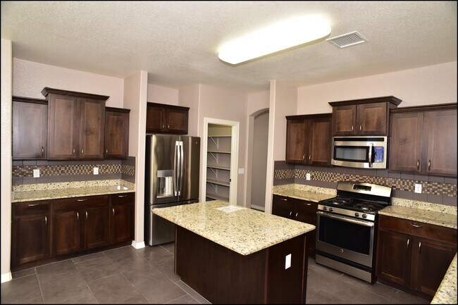 Building Photo - 13239 Emerald Isle St