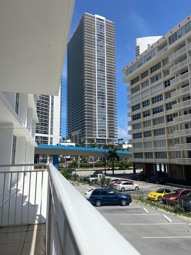 Building Photo - 1801 S Ocean Dr
