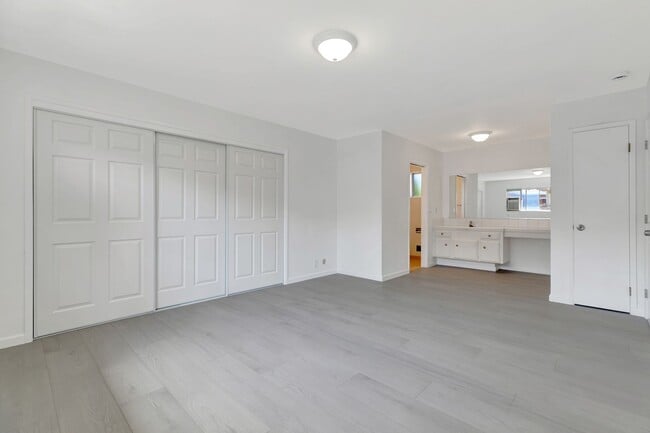 Building Photo - Renovated Duplex in the Heart of Silicon Valley!