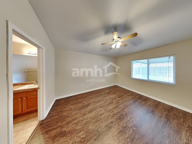 Building Photo - 12822 Lake Vista Dr