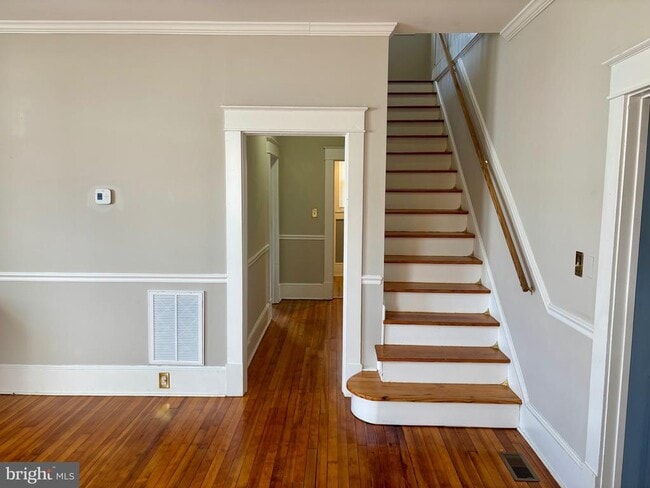 Building Photo - 2511 Charles St